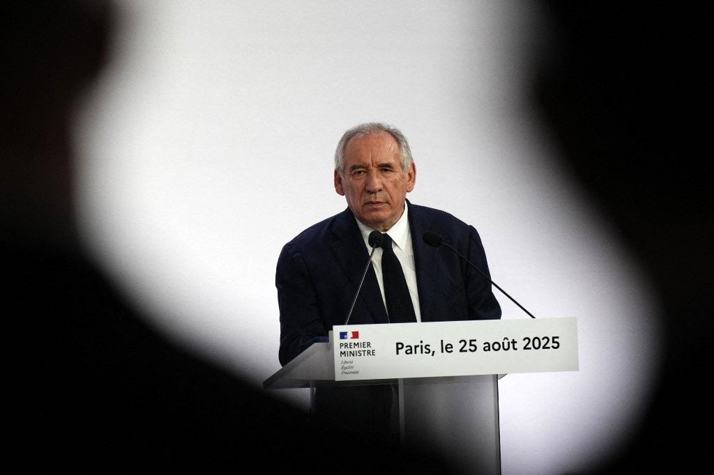 Parlamento derruba o 2º governo da França em 9 meses