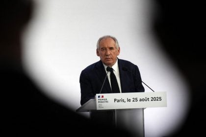 Parlamento derruba o 2º governo da França em 9 meses