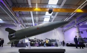 Com apoio da Otan, Alemanha inaugura nova fábrica de armas
