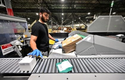 Estados Unidos acabam com isenções tarifárias para pacotes pequenos