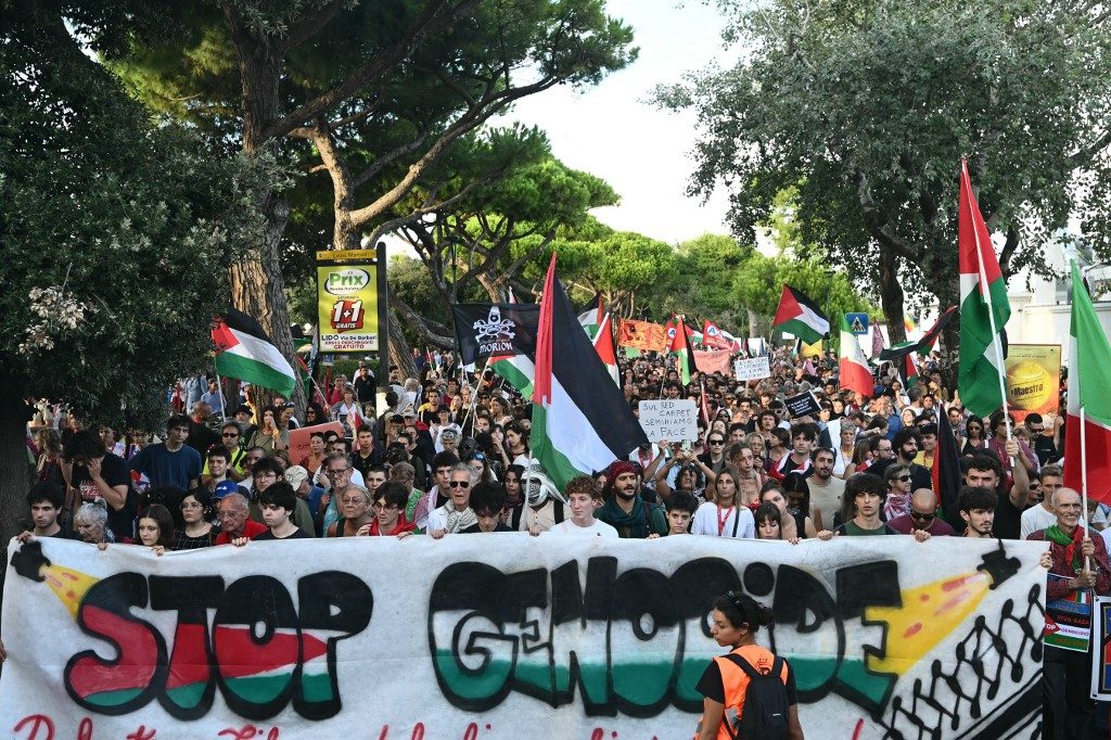 Milhares protestam contra ações de Israel em Gaza à margem do Festival de Veneza; veja fotos
