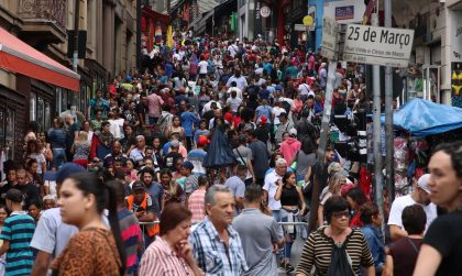 População brasileira supera 213 milhões de pessoas, estima IBGE