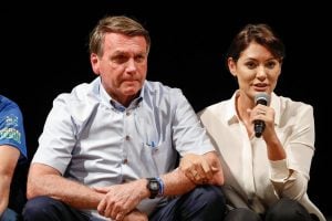 Bolsonaro omitiu transferência de R$ 2 milhões a Michelle, diz PF
