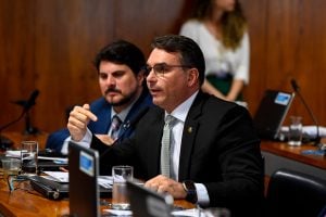 Proposta que prevê o pagamento de recompensa a policial que apreender armas ilegais avança no Senado