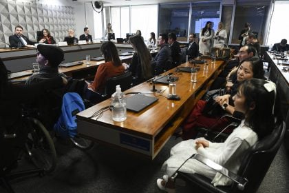 Comissão do Senado examina sugestão que protege dubladores contra a concorrência com a IA