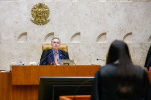 Moraes suspende os dois julgamentos que podem impactar o sistema político-eleitoral
