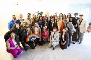Moraes recebe influencers, brinca e diz precisar de advogado nos EUA