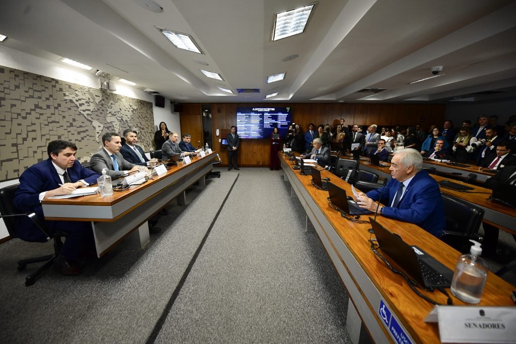 Comissão do Senado aprova indicados para ANP e Aneel