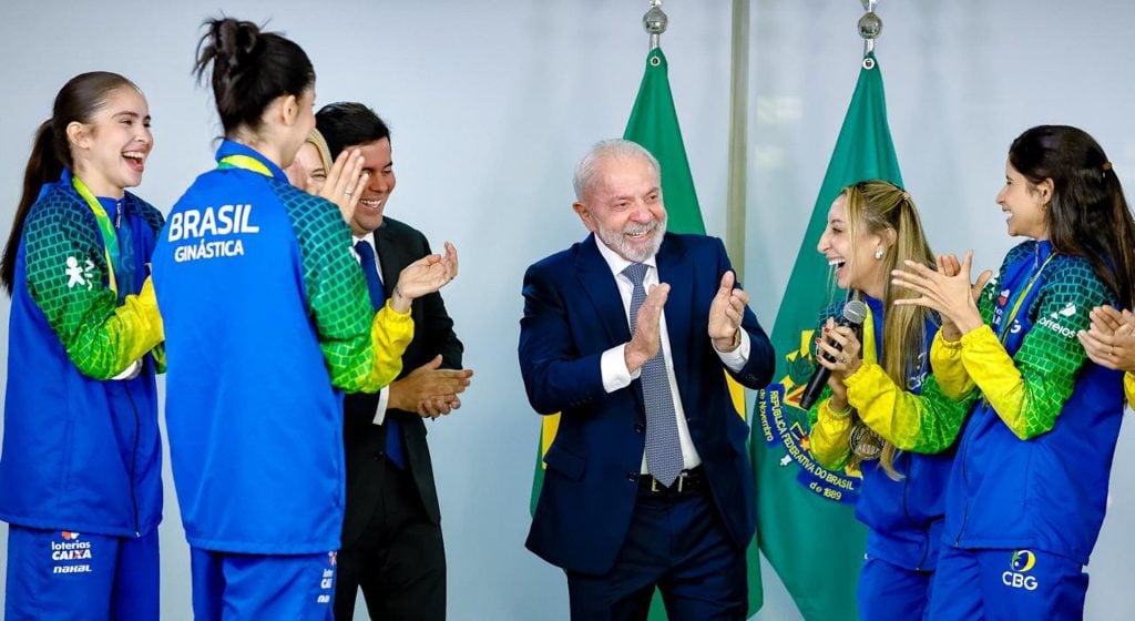 Lula anuncia criação de universidade dos esportes