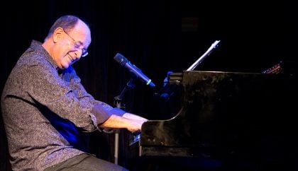 Antonio Adolfo faz um Carnaval em tom de jazz com sambas, marchas e frevo