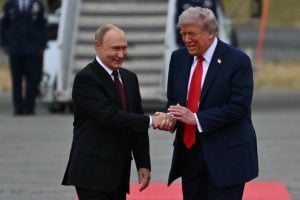 Trump afirma que voltou a falar com Putin depois de reunião com Zelensky e líderes europeus