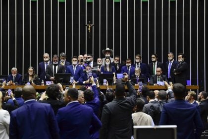 Bolsonaristas ocupam mesas da Câmara e do Senado em protesto contra a prisão do ex-presidente