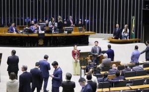 Câmara aprova MP que institui bônus para servidores do INSS