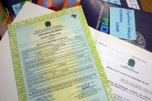 Famílias de 63 vítimas da ditadura recebem atestado de óbito corrigido