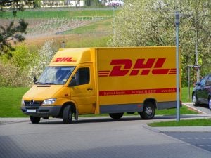 Por que serviços postais europeus suspenderam entregas nos EUA