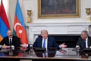 Trump diz ter reconciliado 'para sempre' Armênia e Azerbaijão