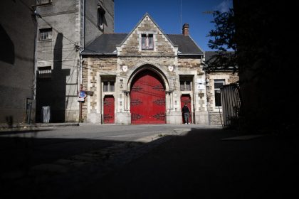 Padres abusaram sexualmente de alunos de um colégio na França por 40 anos