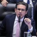 Motta enfrenta desgaste com PEC da Blindagem e leva Centrão a ameaçar o governo
