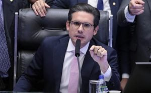 As chances de Hugo Motta visitar Bolsonaro em prisão domiciliar
