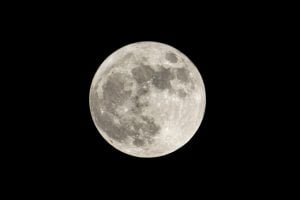 Aprenda rituais para aproveitar todas as fases da Lua