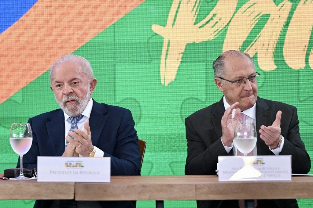 Lula enfatiza diálogo, mas exige respeito de Trump e afirma que não aceitará 'lição de negociação'
