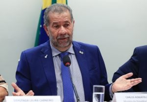 Lupi insiste em manter Ciro no PDT e não descarta candidatura à Presidência