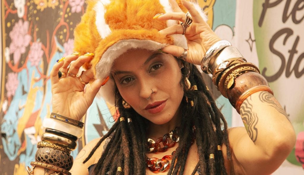 Marina Peralta transita entre influências do reggae, letras engajadas e amor próprio
