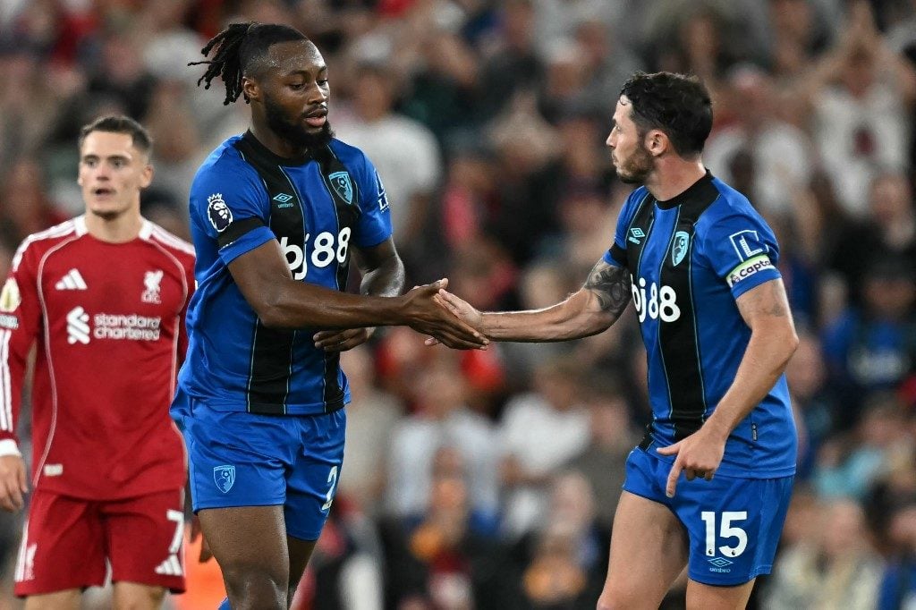 Torcedor do Liverpool acusado de racismo é banido dos estádios