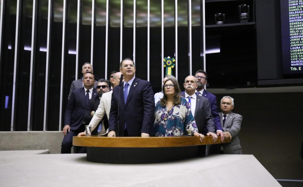 Líder do PL diz que não houve acordo por anistia e pede perdão a Motta