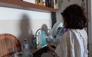 Unicef: Trabalho doméstico de meninas adolescentes é quase o dobro do de meninos na América Latina