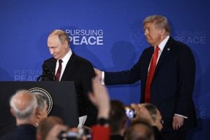 Putin disse a Trump estar disposto a se reunir com Zelensky