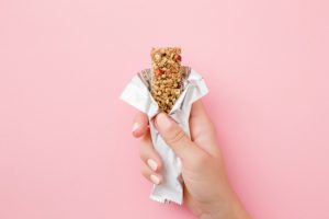 5 dicas para consumir barrinhas proteicas com equilíbrio