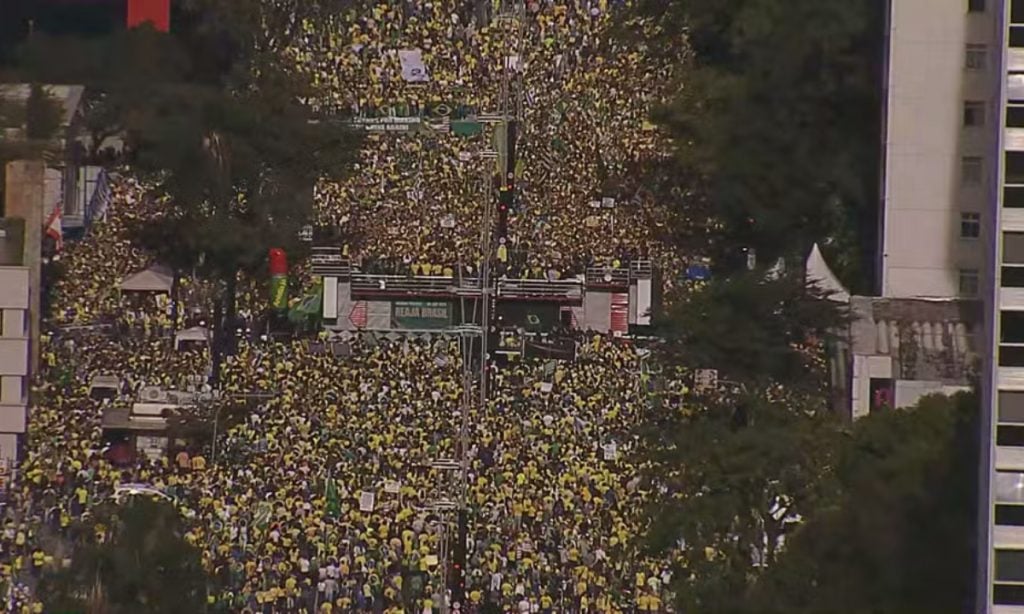 Ligação em vídeo para Bolsonaro: o saldo dos atos bolsonaristas pelo País