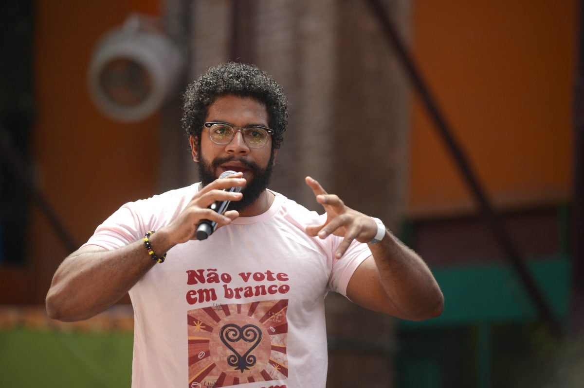 Jones Manoel negocia filiação ao PSOL para concorrer a deputado federal