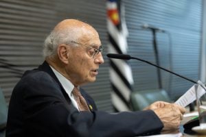 Eduardo Suplicy recebe alta após passar por cirurgia