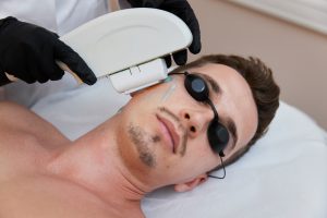 Presença masculina em clínicas estéticas cresce 40% e reflete mudança no autocuidado