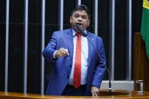 Deputado apresenta projeto de lei para compensar setores afetados pelo tarifaço