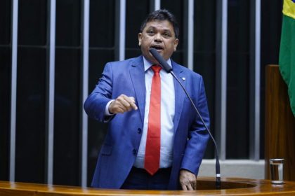Deputado apresenta projeto de lei para compensar setores afetados pelo tarifaço
