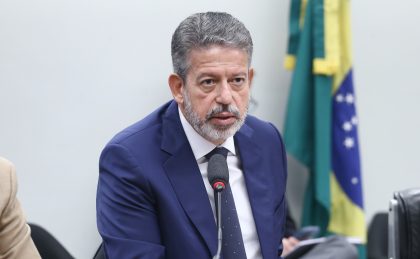 Isenção do IR para quem ganha até R$ 5 mil pode ser votada até dezembro, projeta Lira