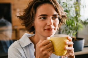 8 benefícios do chá de capim-limão para a saúde