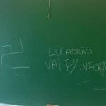 PUC-SP investiga desenho de suástica em sala de aula