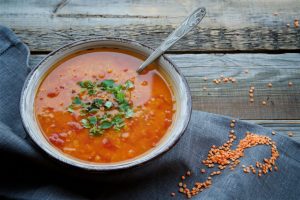 5 receitas de sopas práticas e nutritivas para o jantar