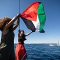Flotilha com ajuda para Gaza retorna a Barcelona devido às condições climáticas