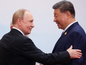 Cúpula na China tem críticas veladas de Xi Jinping aos EUA e discurso de Putin em defesa da guerra na Ucrânia