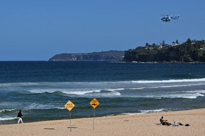Homem morre em praia de Sydney após ataque de ‘grande tubarão’