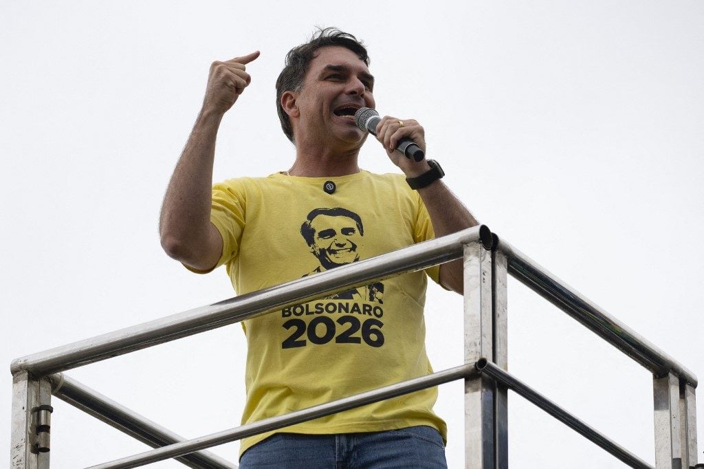 Flávio Bolsonaro pressiona por anistia ampla e minimiza Alcolumbre: ‘não manda’