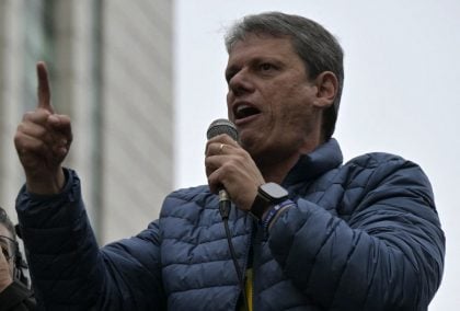 Tarcísio ataca STF, cobra ‘respeito’ aos golpistas e dá ultimato a Hugo Motta por anistia