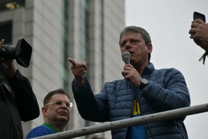 Rui Falcão vai ao STF contra Tarcísio por declarações em ato na Paulista