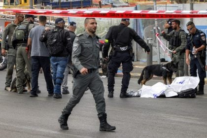Ataque a tiros em Jerusalém deixa pelo menos cinco mortos
