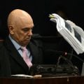 Moraes vota por condenar Bolsonaro e mais 7 réus pela trama golpista